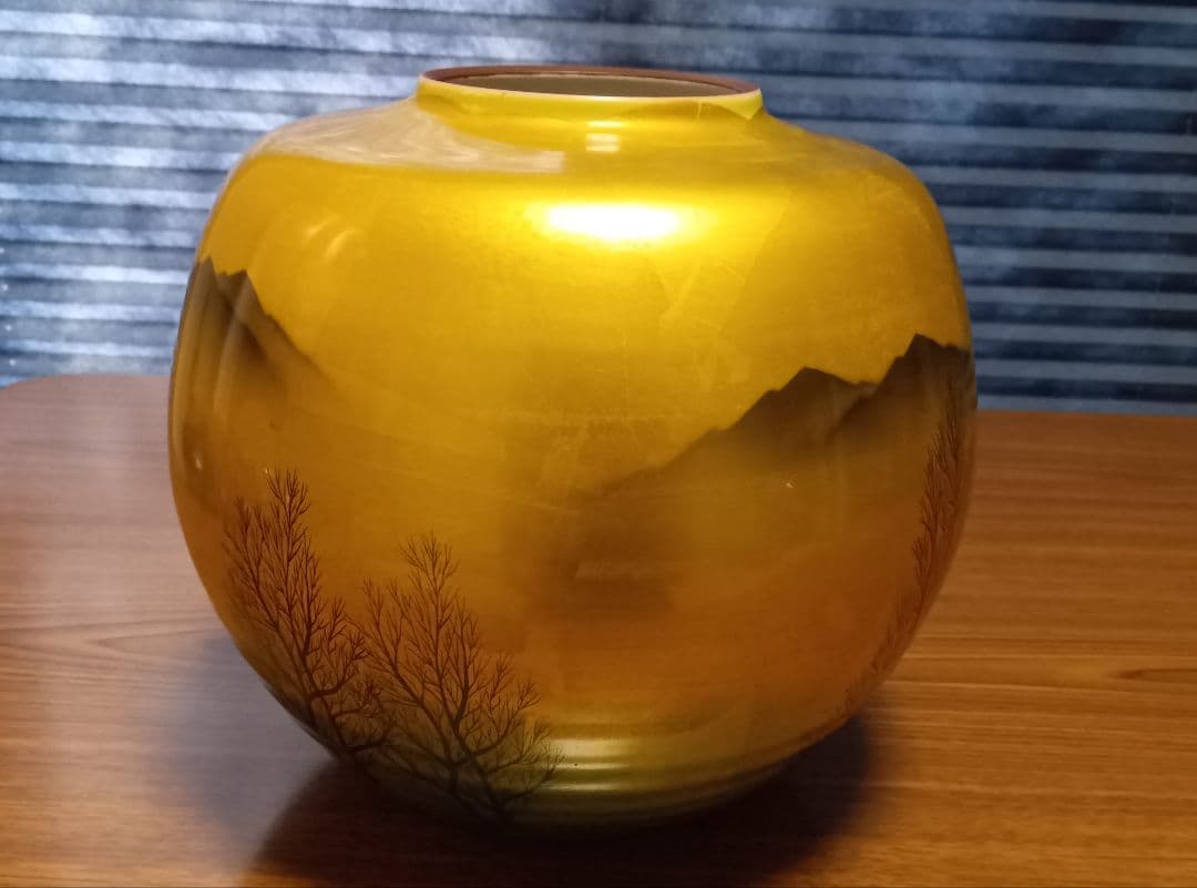 日本の伝統工芸品　九谷正峰　金箔木立連山　８号花瓶