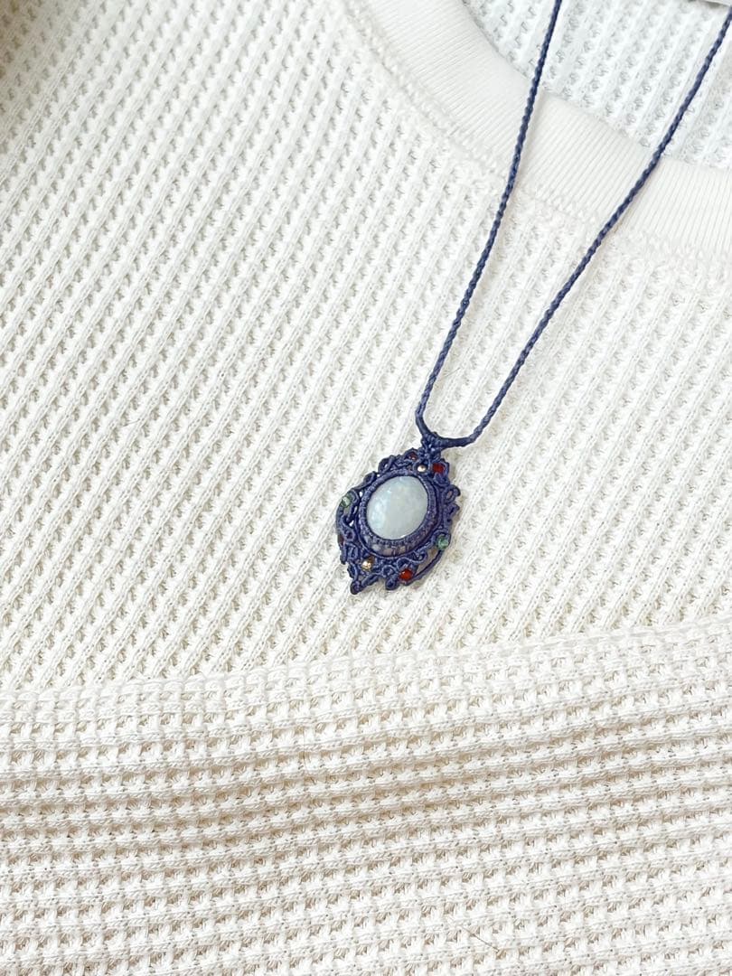 月の光を纏うオパール×マクラメネックレス