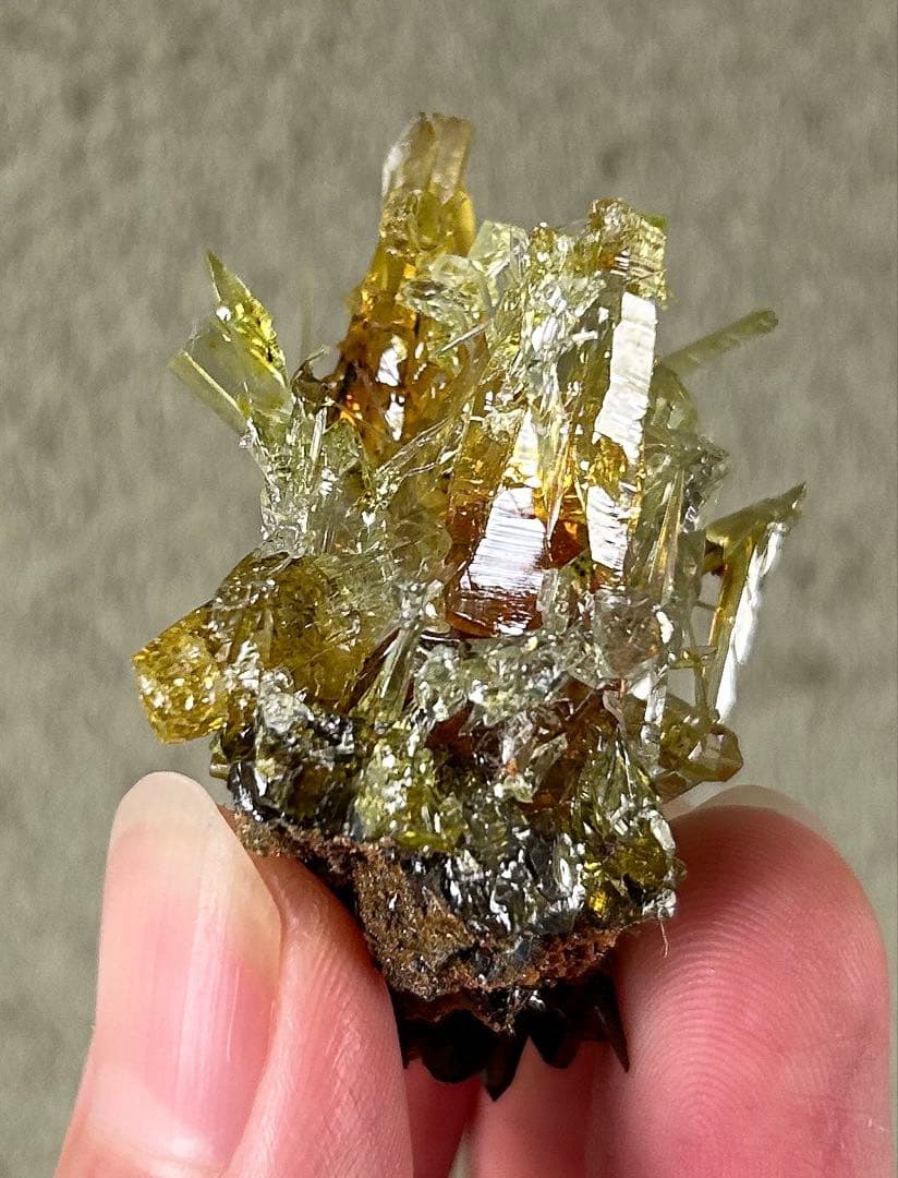 希少色 希少鉱物 ジンカイト 黄緑色結晶 天然石
