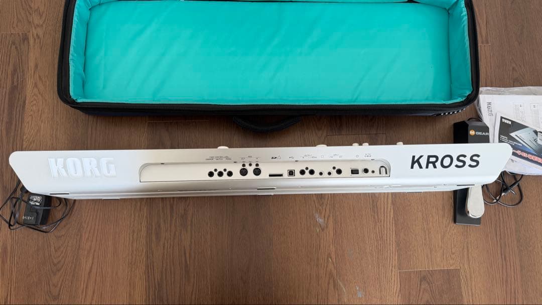 【KORG】KROSS2−61 シンセサイザー ホワイト【限定音源・ペダル付】