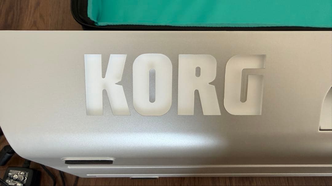 【KORG】KROSS2−61 シンセサイザー ホワイト【限定音源・ペダル付】