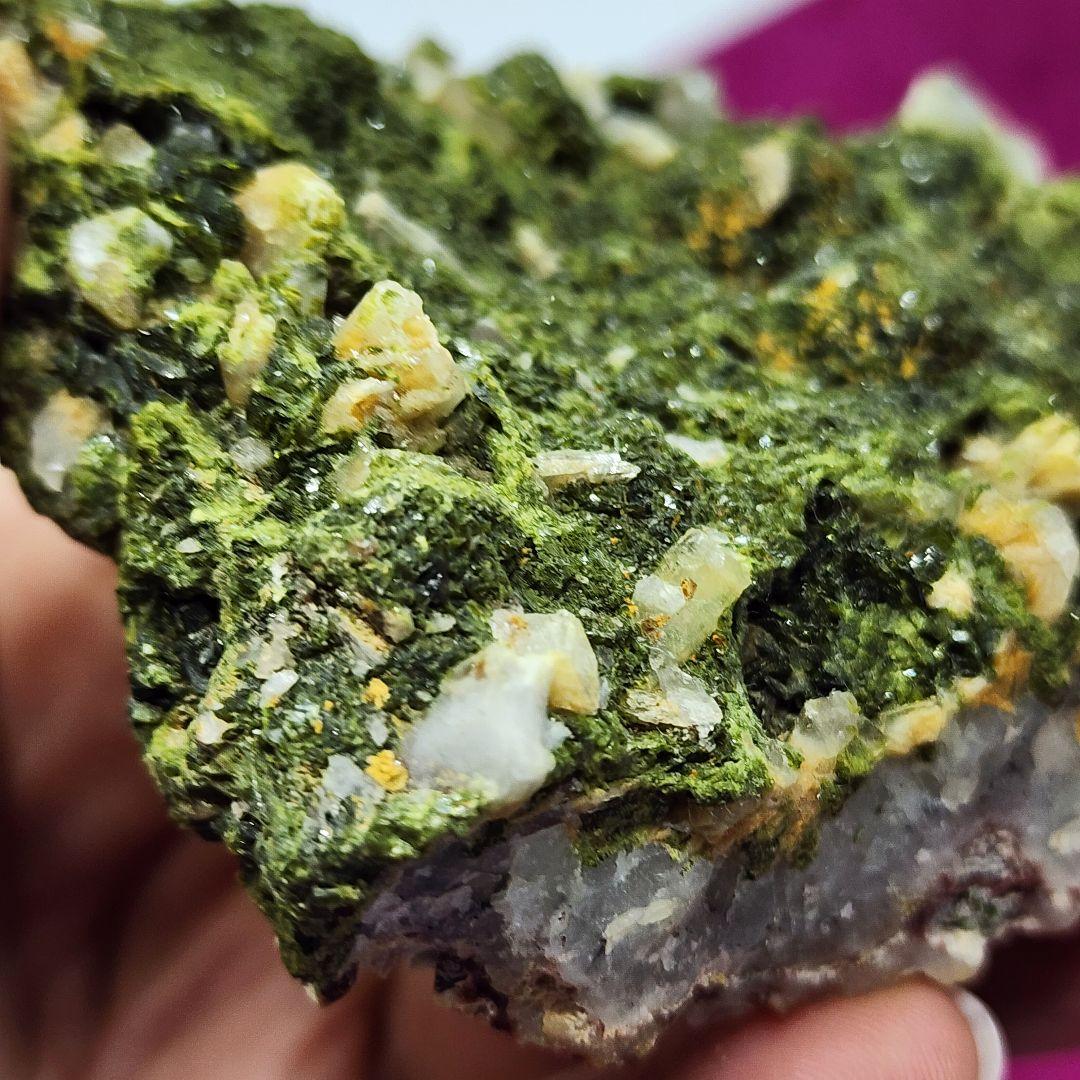 奇跡の共生石！エピドート＆クリスタル原石②　唯一無二の高波動パワーストーン