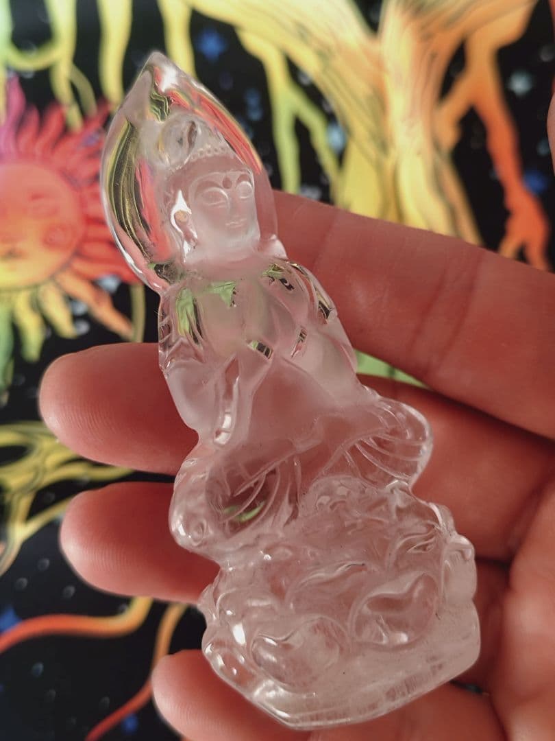 水晶　手彫り観音様　置物