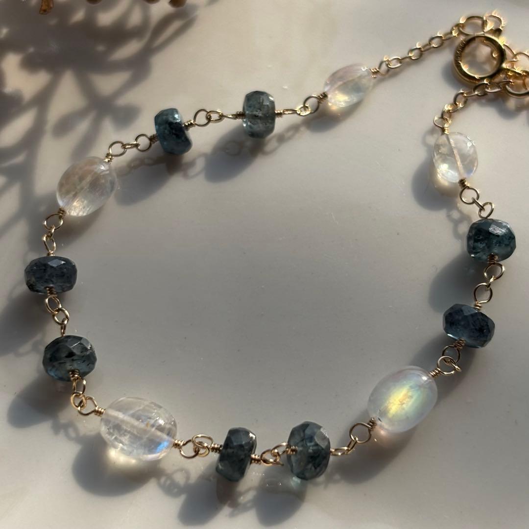 ホワイトラブラドライト＆モスカイヤナイト✴︎14kgfブレスレットB198