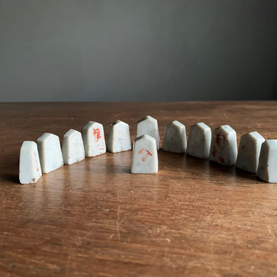 白磁 赤絵 将棋の駒 残欠 古美術 古道具 アンティーク