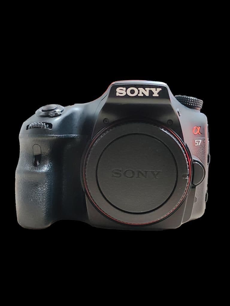 美品SONYα57トリプルズームレンズキット