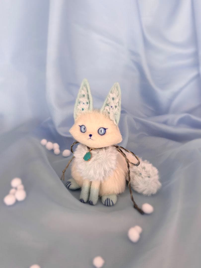 ふわふわゆきんこ狐ちゃん　ハンドメイド　羊毛フェルト　キツネ ぬいぐるみ