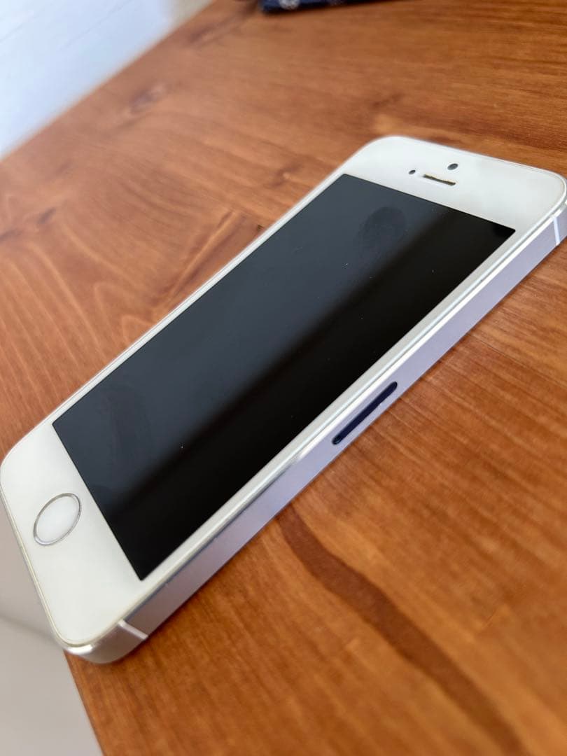 iPhone 5s Silver 32 GB 本体のみ 動作確認済み