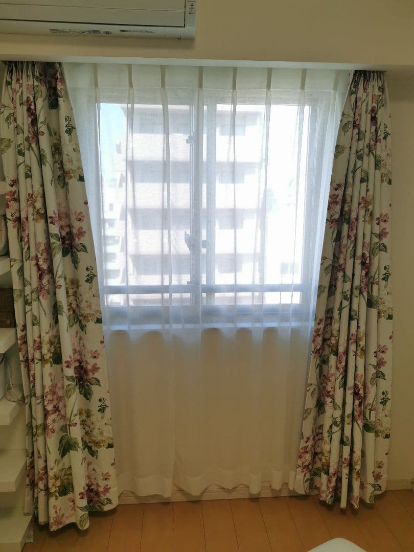 【ディズニー】厚地遮光カーテン・アジサイ「ふしぎの国のアリス」