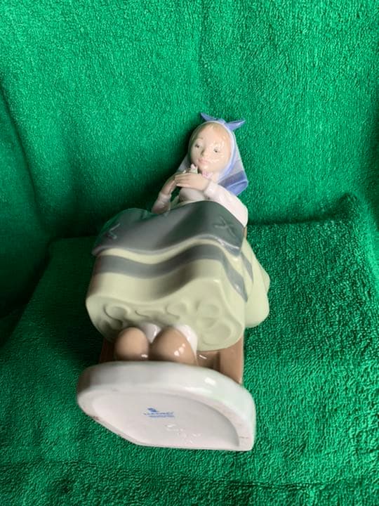 廃番 リヤドロ ＂椅子に座る少女＂No.E-23F 1983年製作 一級品