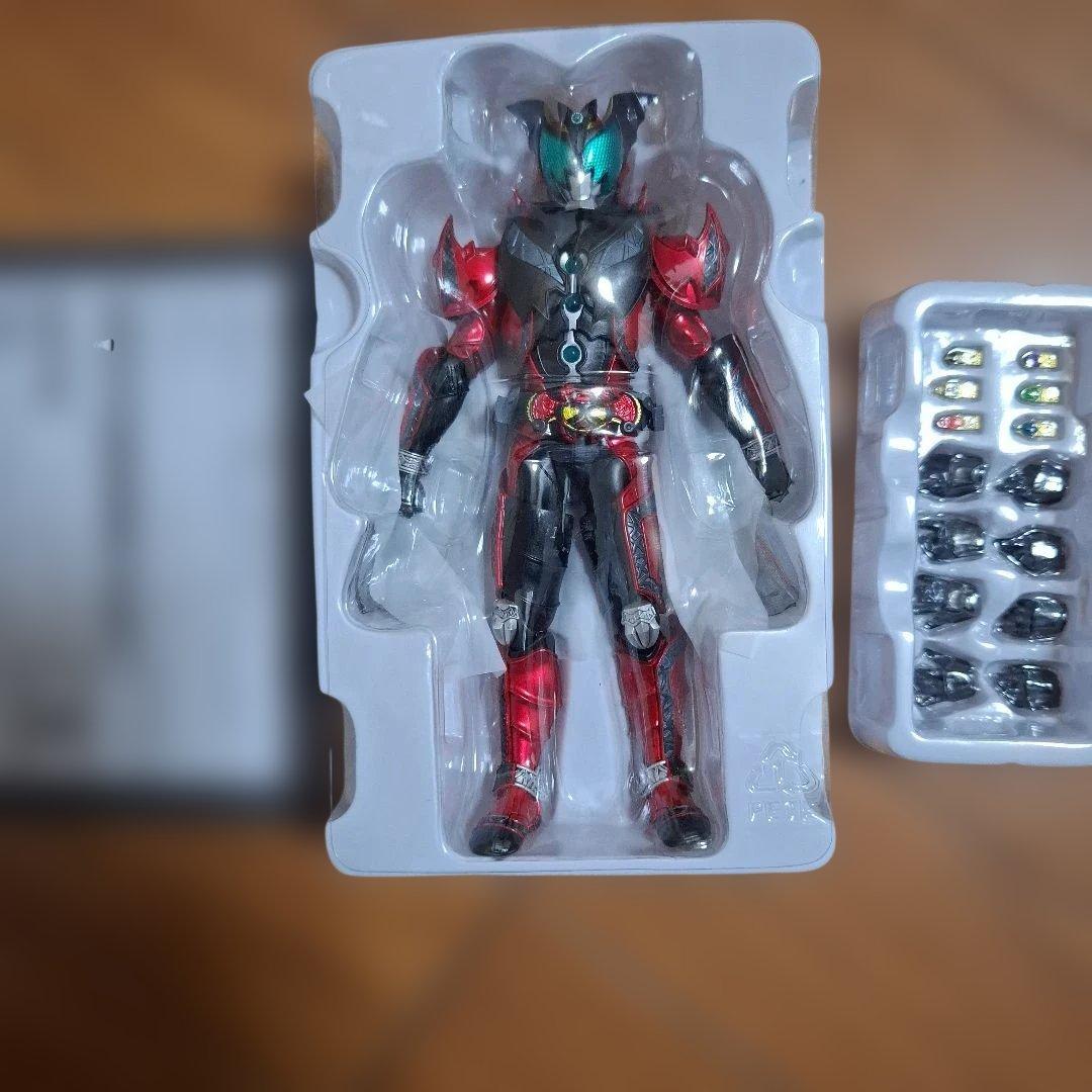 S.H.Figuarts（真骨彫製法） 仮面ライダーダークキバ