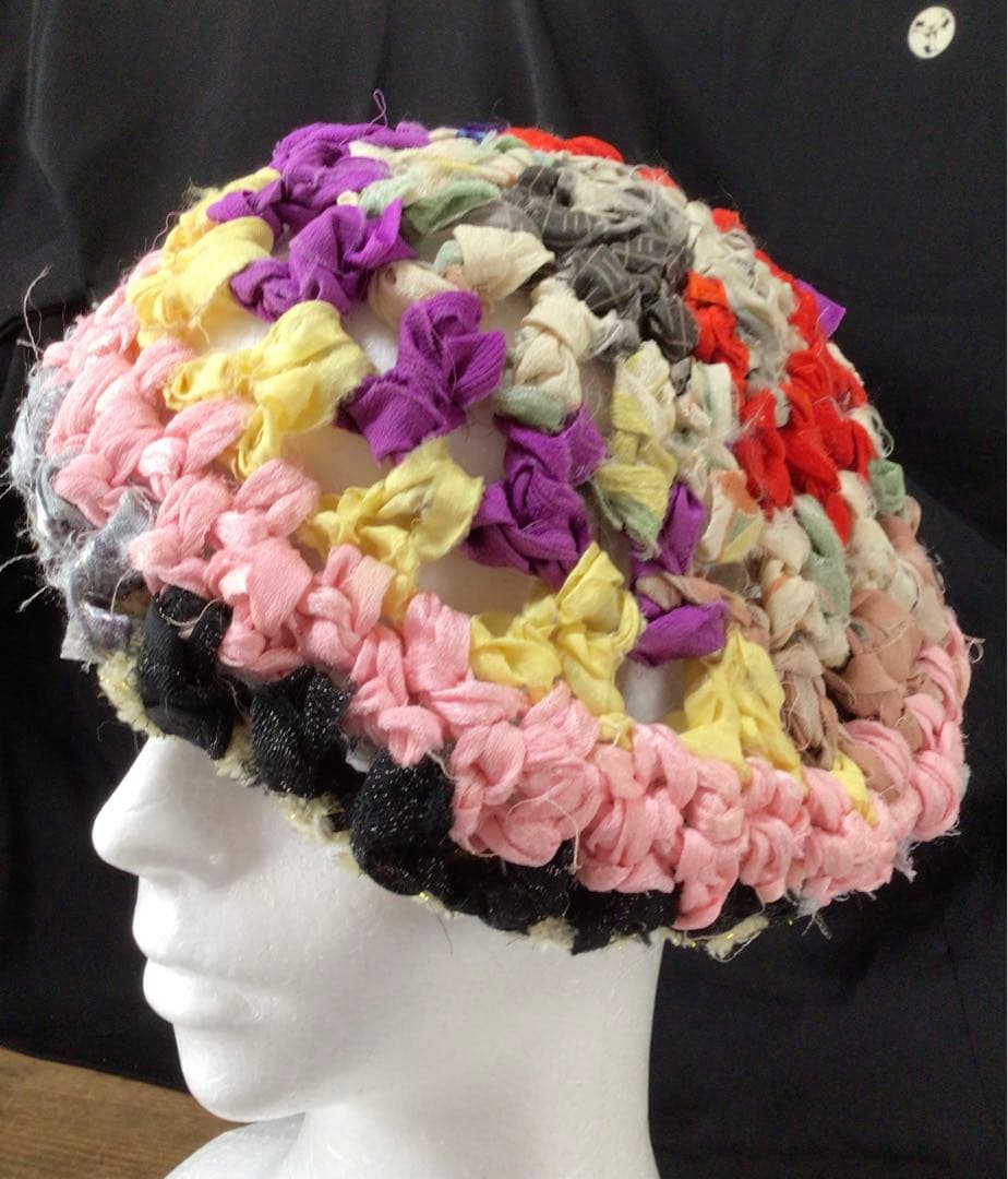 手作りニット帽　ベレー帽　シルク裂リボン　個性的　シルク90%