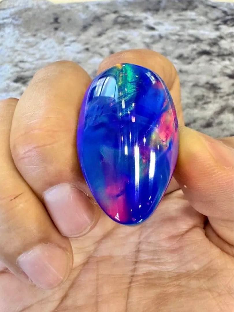 沖縄三線　人工オパールバチ　青紫の中に虹色が輝いてます
