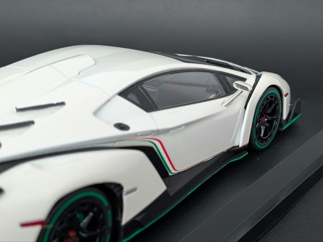 kyosho 1/18 ランボルギーニ ヴェネーノ ホワイト/グリーンライン