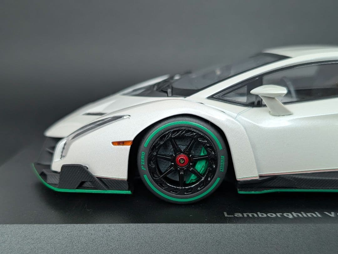 kyosho 1/18 ランボルギーニ ヴェネーノ ホワイト/グリーンライン
