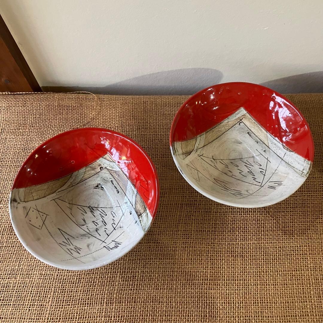 赤と白の陶器ボウル2個セット