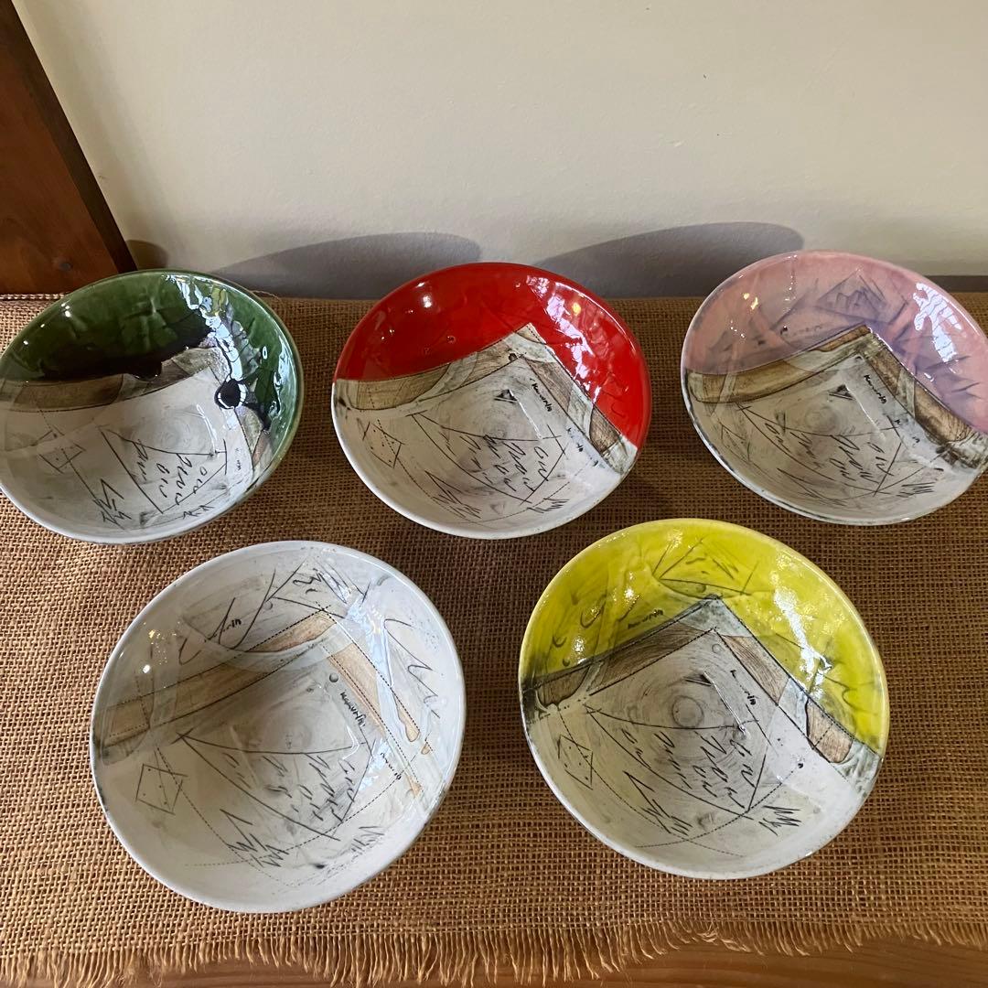 赤と白の陶器ボウル2個セット