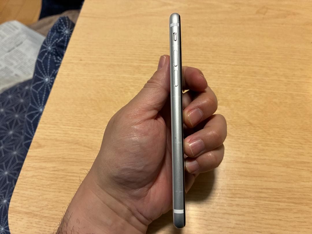 【ジャンク品】iPhone se 第２世代　64G