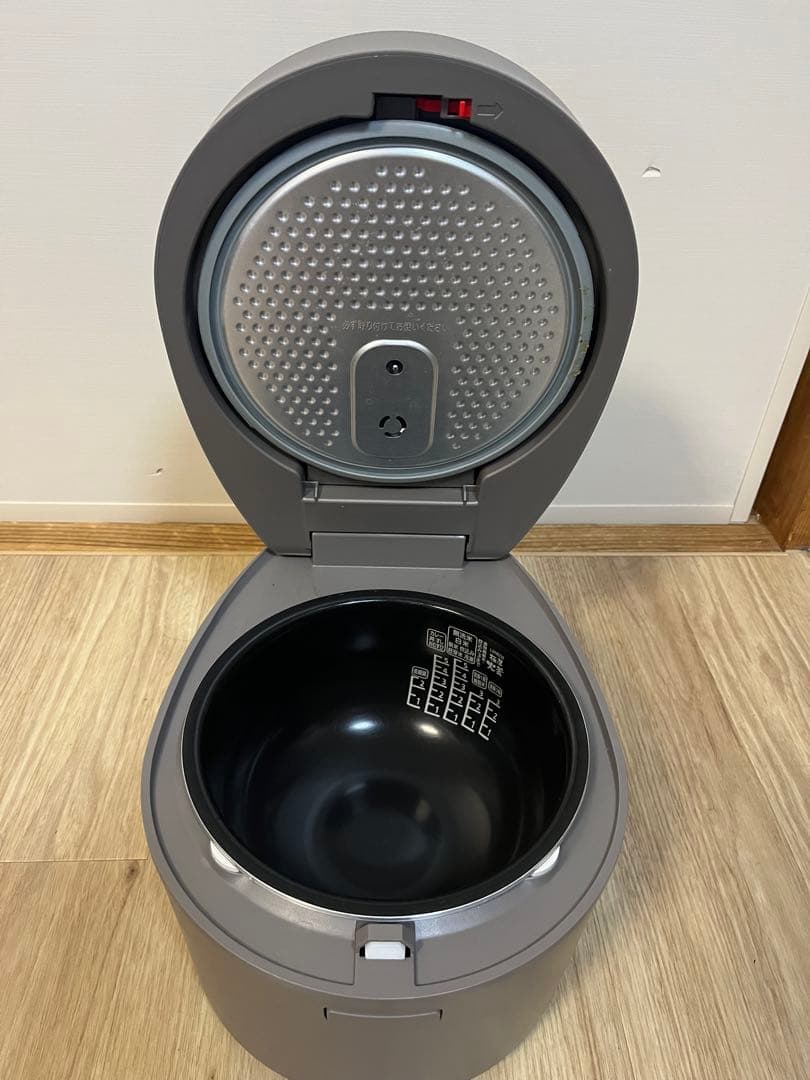 2023年製　アイリスオーヤマ IH炊飯器 5.5合　極厚火釜　カフェブラウン