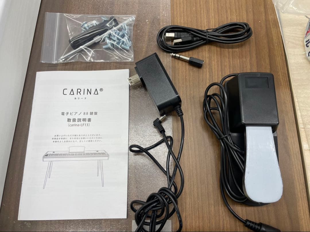 スタンド付き電子ピアノ88鍵盤 木目調ボディ　給電タイプ　ホワイト