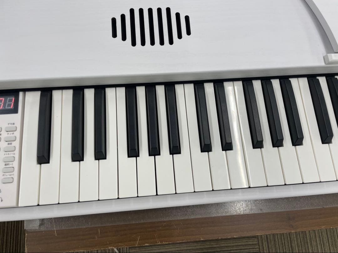 スタンド付き電子ピアノ88鍵盤 木目調ボディ　給電タイプ　ホワイト