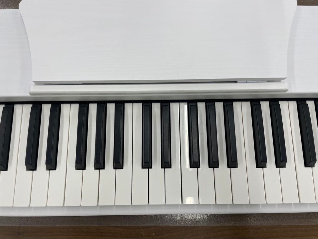 スタンド付き電子ピアノ88鍵盤 木目調ボディ　給電タイプ　ホワイト