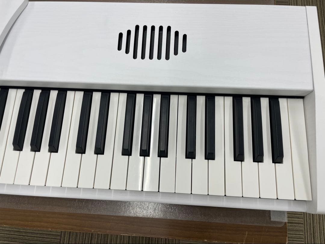 スタンド付き電子ピアノ88鍵盤 木目調ボディ　給電タイプ　ホワイト