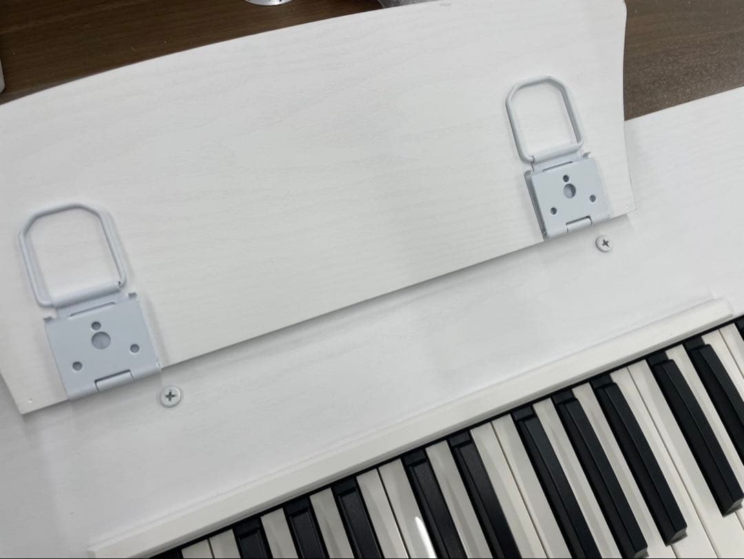 スタンド付き電子ピアノ88鍵盤 木目調ボディ　給電タイプ　ホワイト