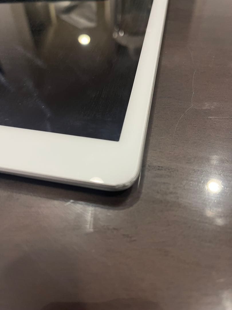 M*O様 Apple iPad 第5世代 32GB シルバー