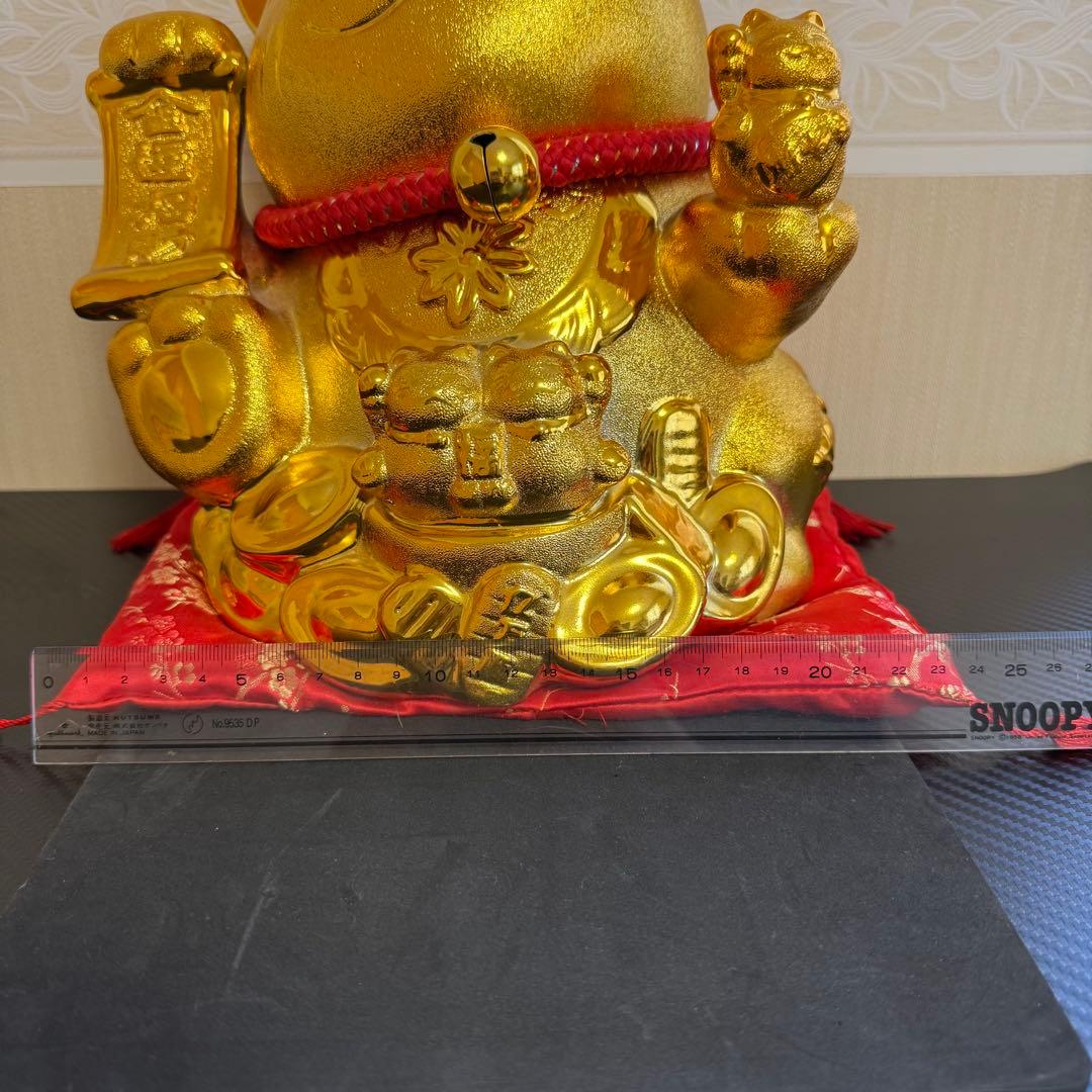 【金色の招き猫・貯金箱タイプ】 家内安全／招財／赤座布団付き