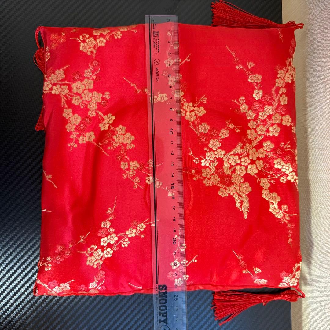 【金色の招き猫・貯金箱タイプ】 家内安全／招財／赤座布団付き