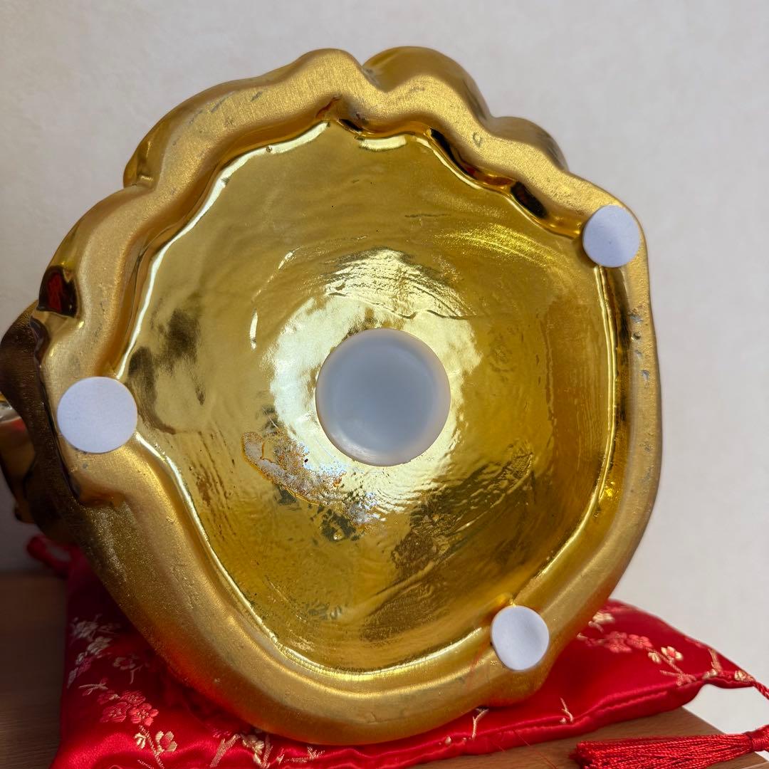 【金色の招き猫・貯金箱タイプ】 家内安全／招財／赤座布団付き