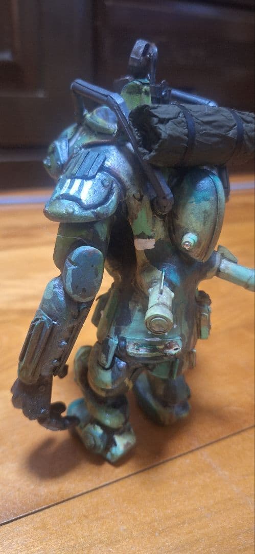 SF風ロボットフィギュア グリーン迷彩。ハンドメイド オリジナル作品。