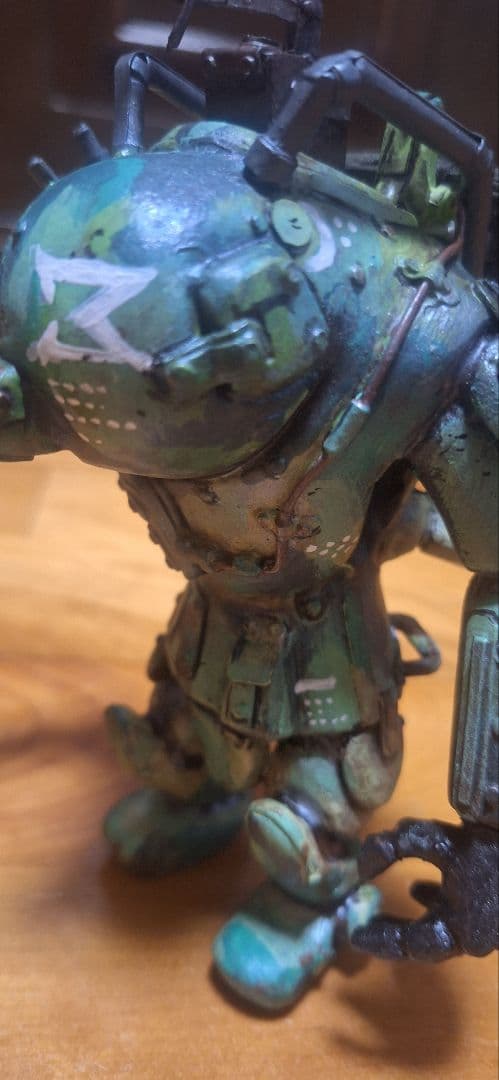 SF風ロボットフィギュア グリーン迷彩。ハンドメイド オリジナル作品。