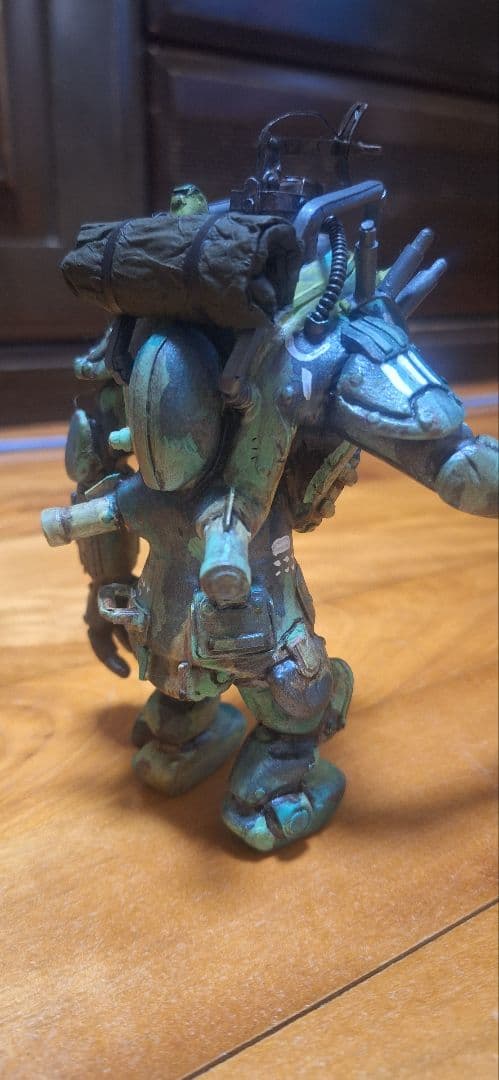 SF風ロボットフィギュア グリーン迷彩。ハンドメイド オリジナル作品。