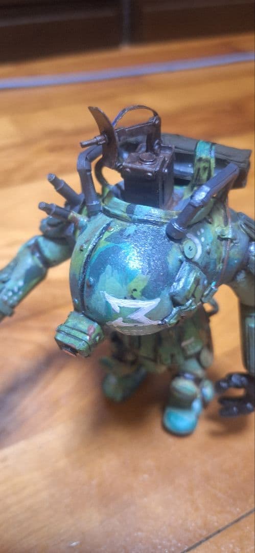 SF風ロボットフィギュア グリーン迷彩。ハンドメイド オリジナル作品。