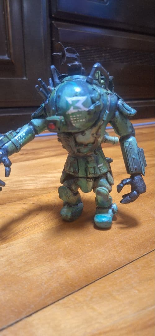 SF風ロボットフィギュア グリーン迷彩。ハンドメイド オリジナル作品。