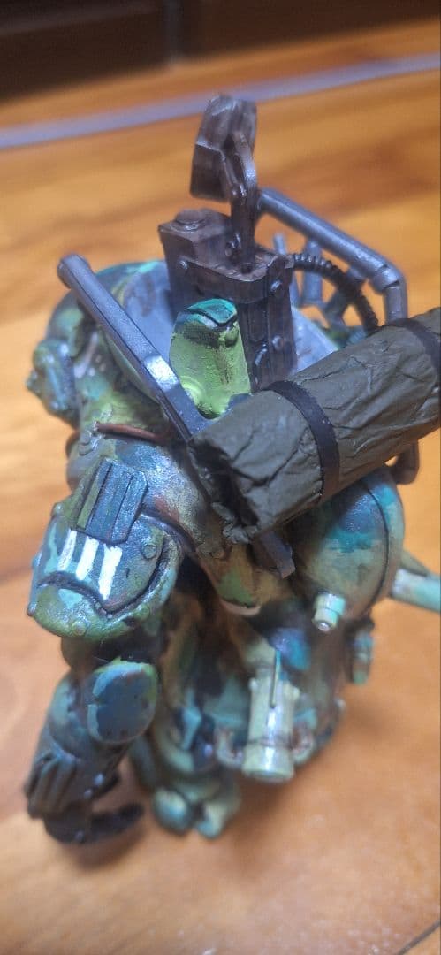 SF風ロボットフィギュア グリーン迷彩。ハンドメイド オリジナル作品。