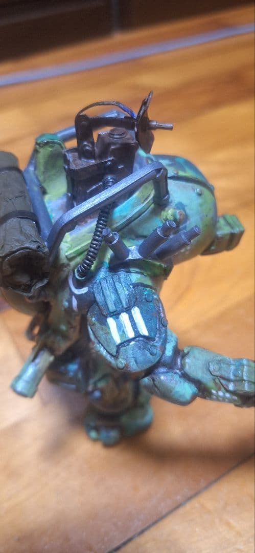 SF風ロボットフィギュア グリーン迷彩。ハンドメイド オリジナル作品。