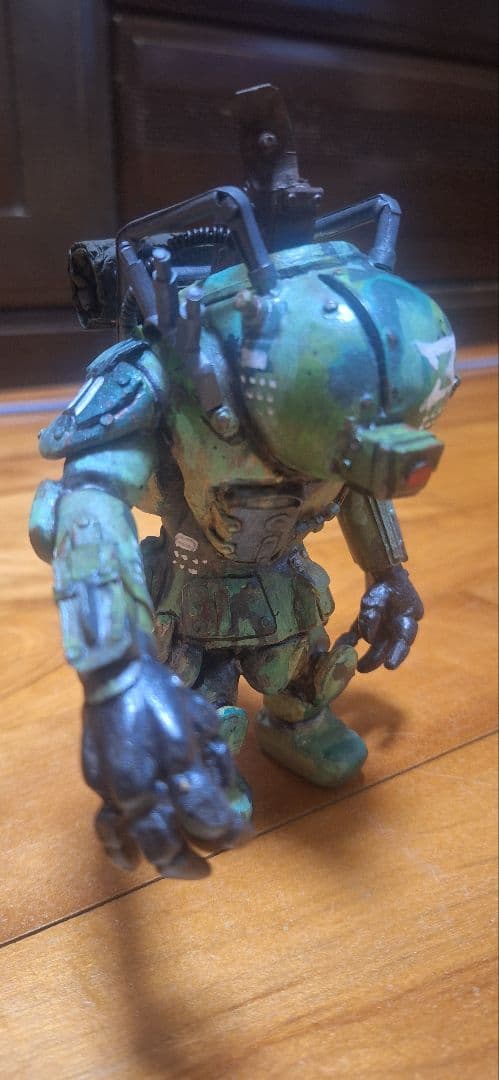 SF風ロボットフィギュア グリーン迷彩。ハンドメイド オリジナル作品。