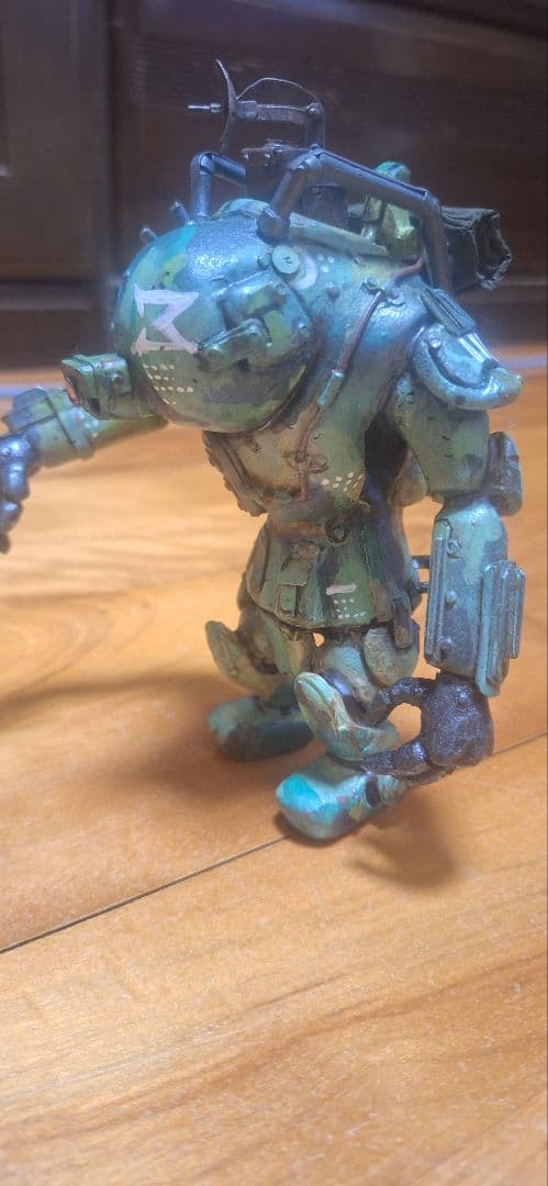 SF風ロボットフィギュア グリーン迷彩。ハンドメイド オリジナル作品。