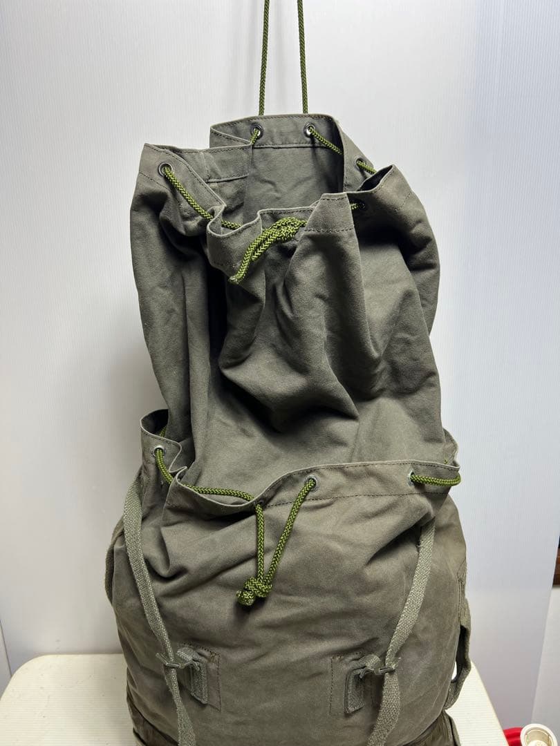 ミリタリー（フランス放出品）バックパック 大容量 2段階式大容量収納