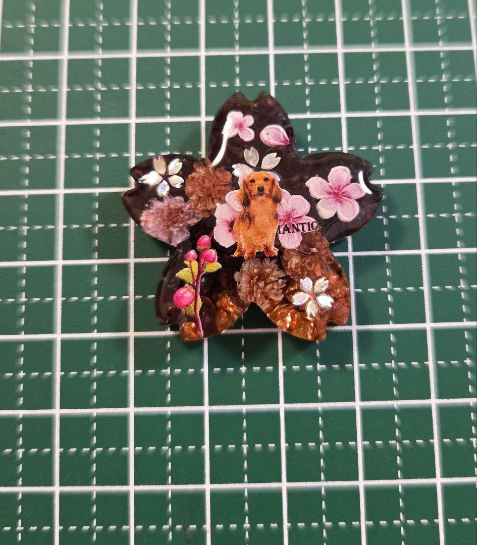 ダックスフンドちゃん桜アクセサリー✨天然石とドライフラワー入り