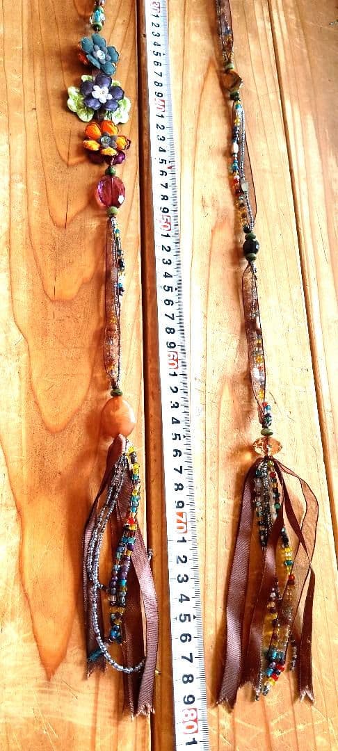 希少 繊細匠な花とビーズのコンビネーション