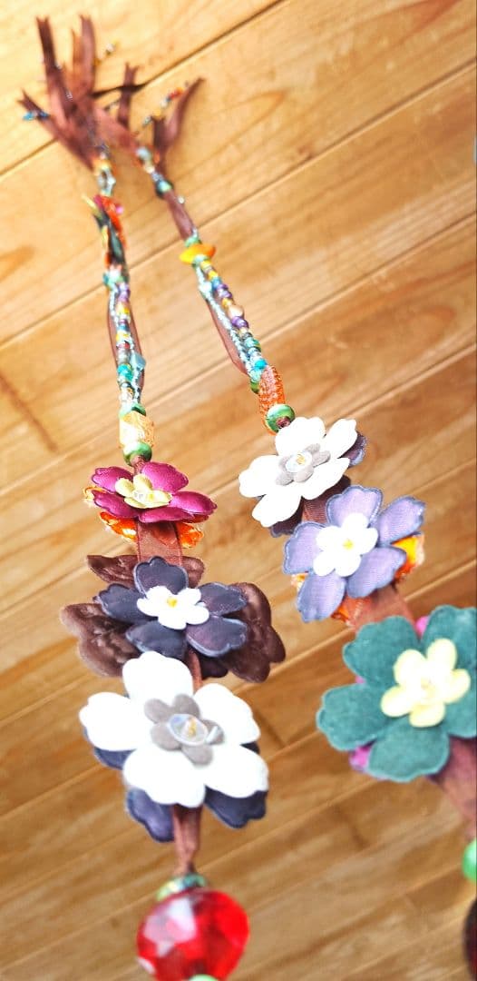 希少 繊細匠な花とビーズのコンビネーション