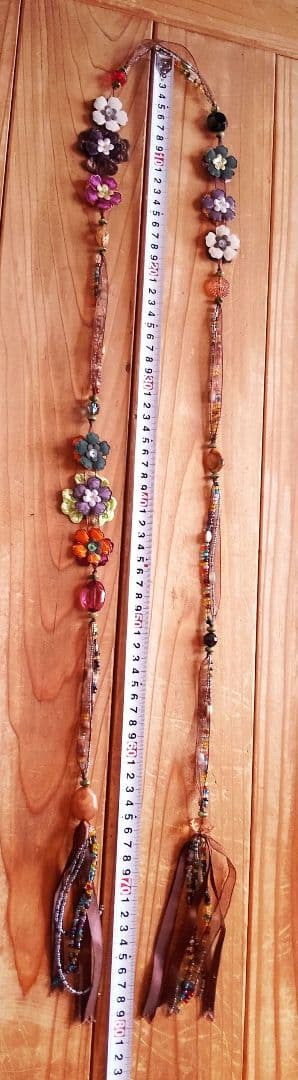 希少 繊細匠な花とビーズのコンビネーション