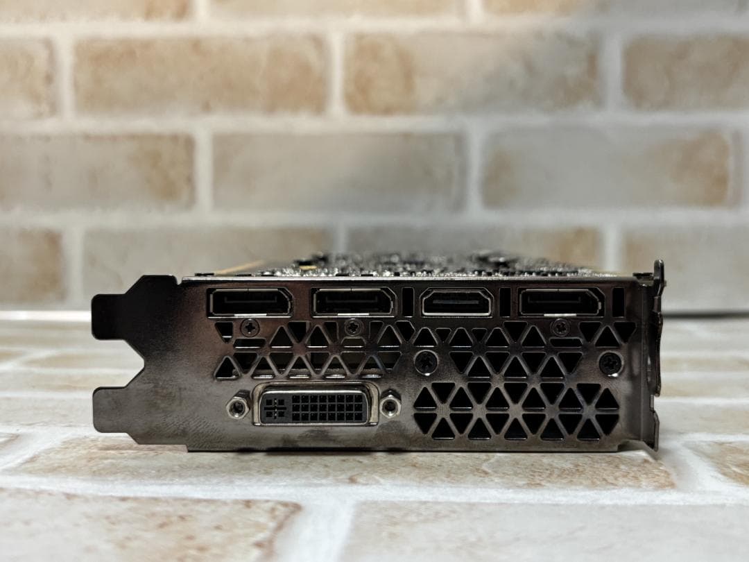 GeForce GTX 980 Ti リファレンスモデル