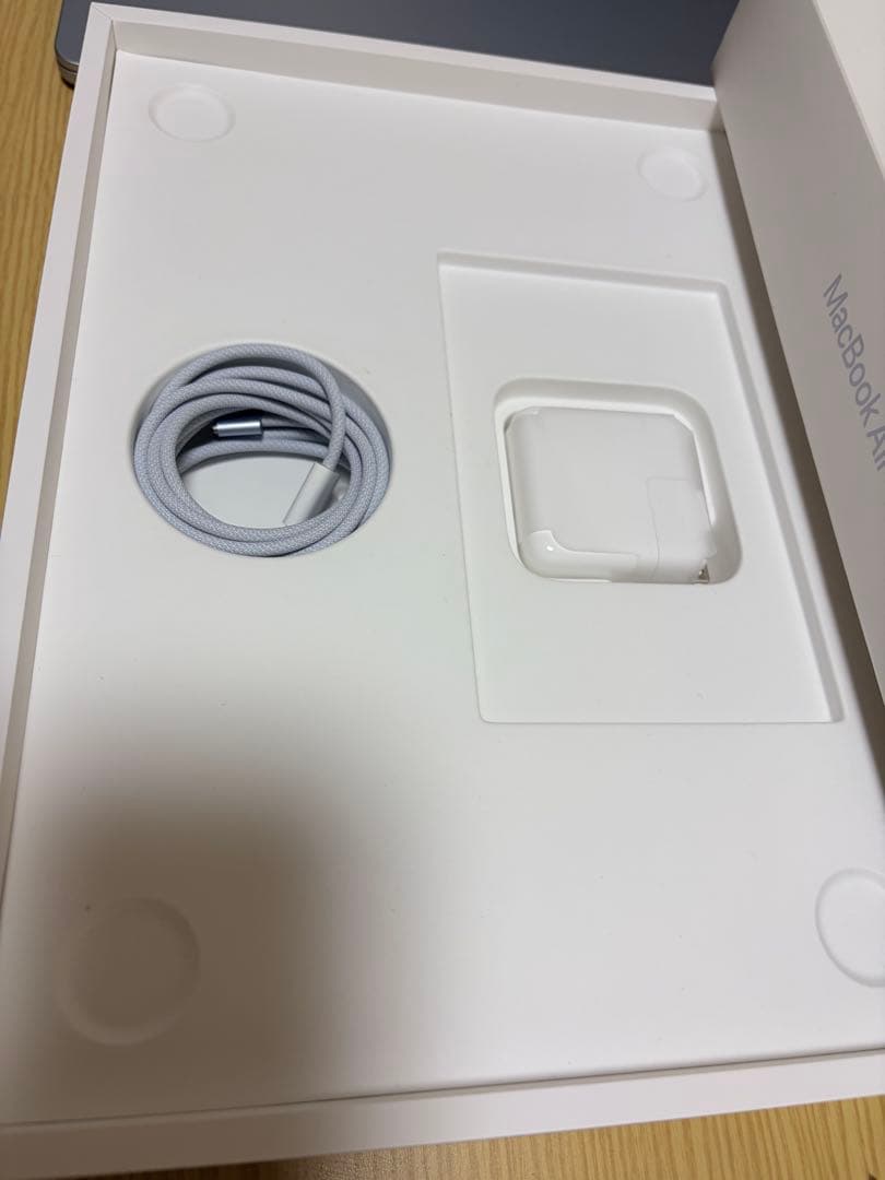 【ほぼ未使用】MacBook Air M4＋高品質ケース＆ロジクールマウス付き