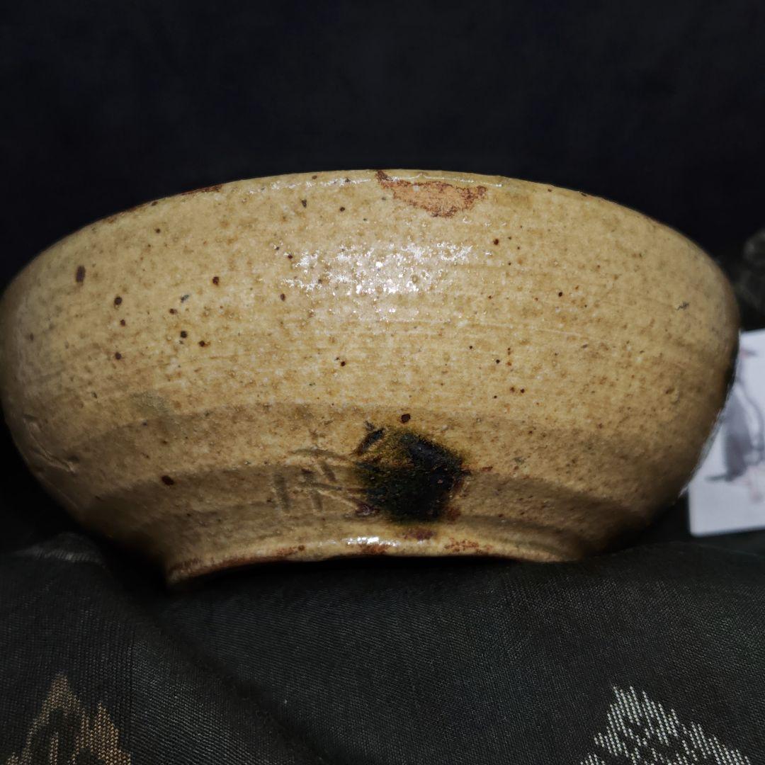 大橋秋二(江戸後期、尾張の名工)作、黄瀬戸平茶碗(元箱、紬包み古布付)