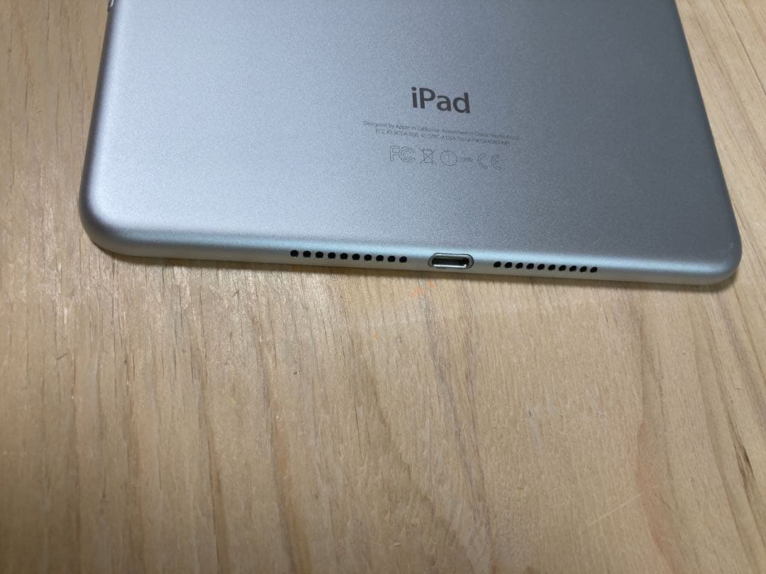 Apple iPad mini 4 シルバー 16GB